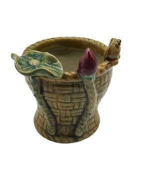 Planter Frog Vase Majolica Style w basket weave pattern water lily 3” x 3”